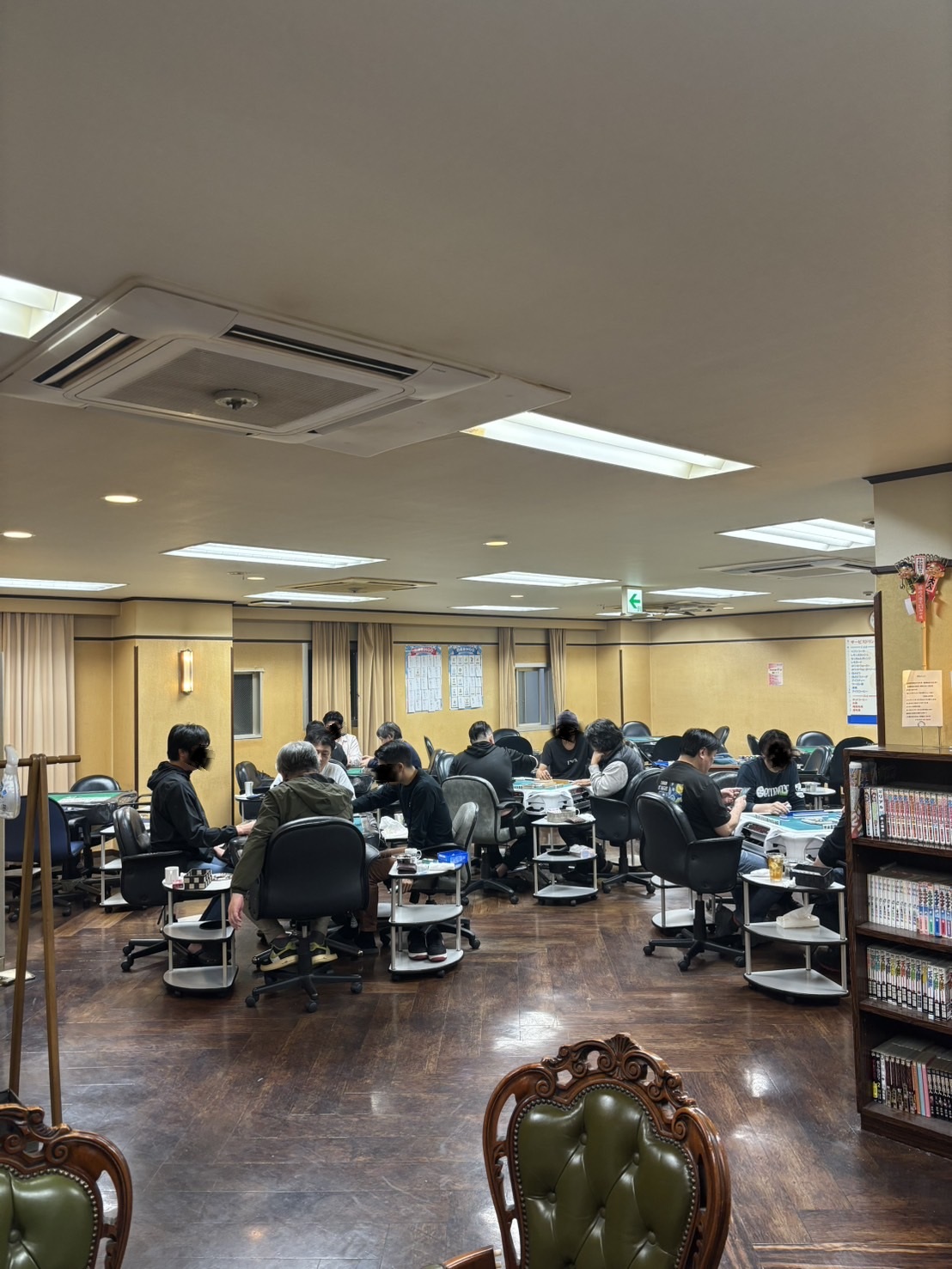 賑わう店内